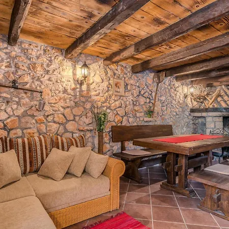 2 Bedroom Pet Friendly In *