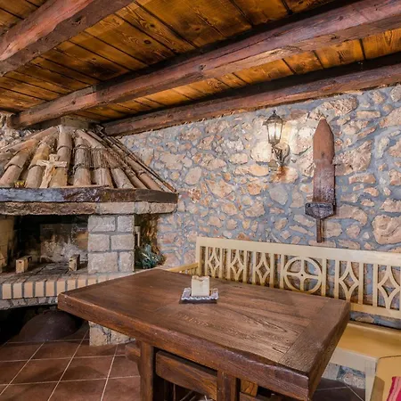 Case de vacanță In With Wifi Gostinjac